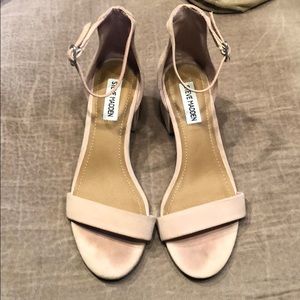 Steve madden size 7 strappy sandal